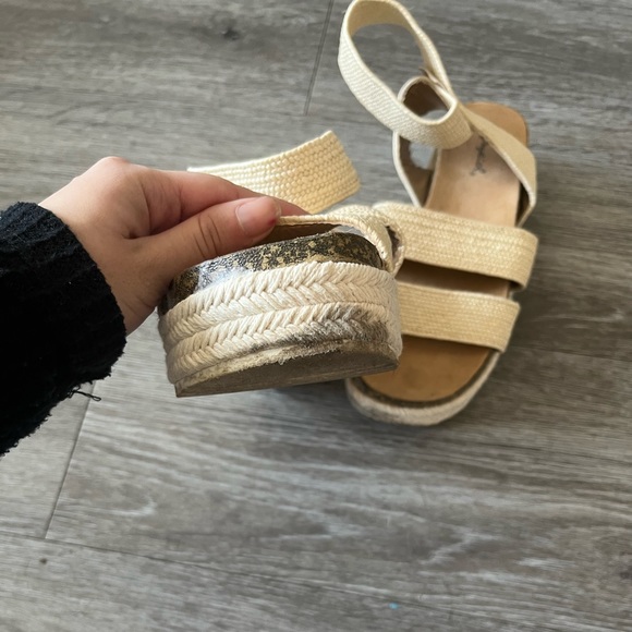 Platform Sandals - Picture 2 of 3